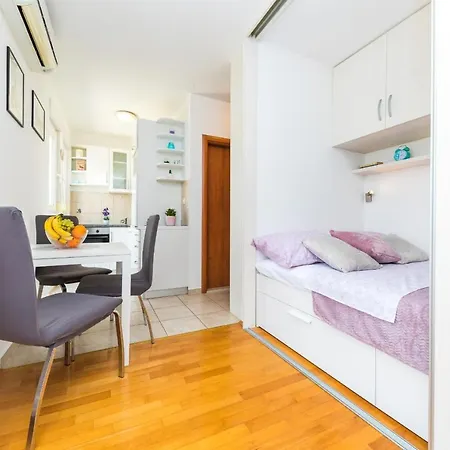 Spacious With Balcony, Close To The Znjan Apartament Split