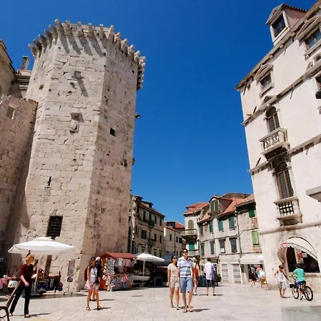 Spacious With Balcony, Close To The Znjan Apartament Split