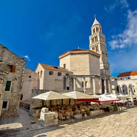 Apartament Spacious With Balcony, Close To The Znjan Split