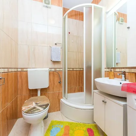 Spacious With Balcony, Close To The Znjan Lägenhet *