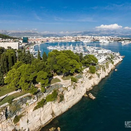 Apartmán Spacious With Balcony, Close To The Znjan Split