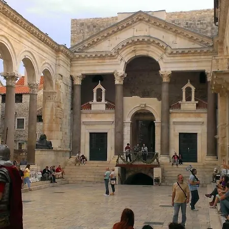 Spacious With Balcony, Close To The Znjan Apartmán Split