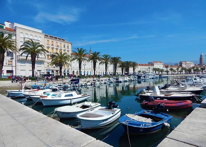 Spacious With Balcony, Close To The Znjan Apartmán *