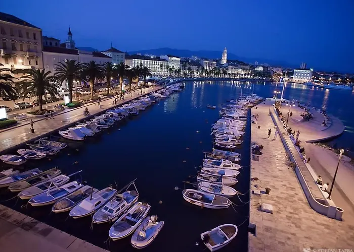 Spacious With Balcony, Close To The Znjan Apartmán