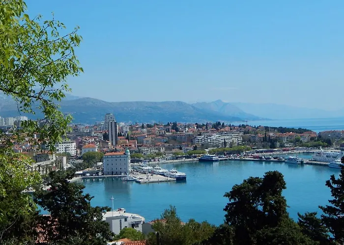 Spacious With Balcony, Close To The Znjan Apartamento *