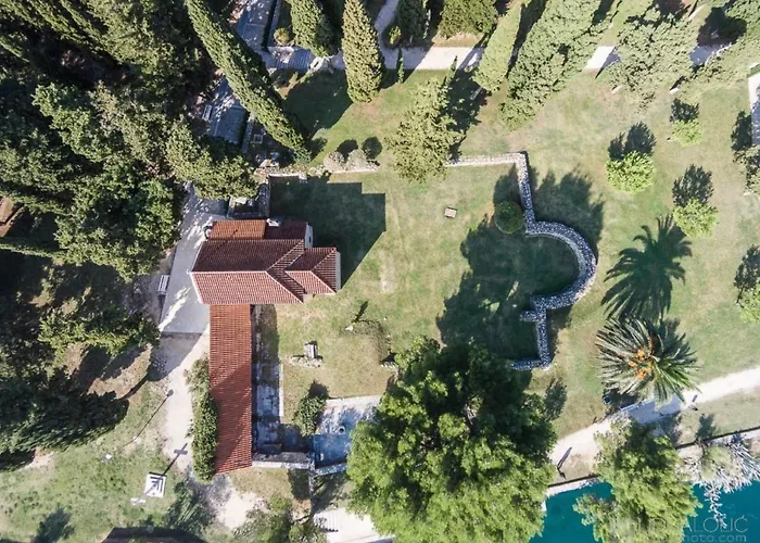 Spacious With Balcony, Close To The Znjan Apartamento *