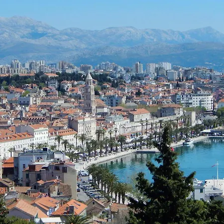 شقة Spacious With Balcony, Close To The Znjan *