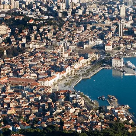 Spacious With Balcony, Close To The Znjan