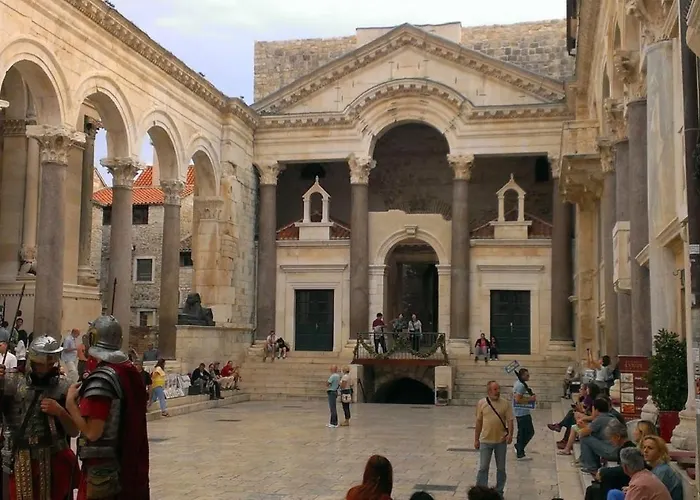 Spacious With Balcony, Close To The Znjan Διαμέρισμα Σπλιτ